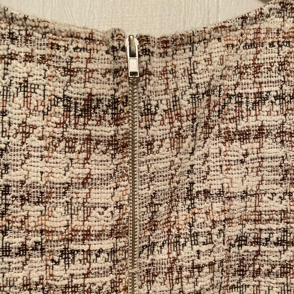 Woven Shell Top with Exposed Zipper and Fringe Detail - Picture 4 of 9